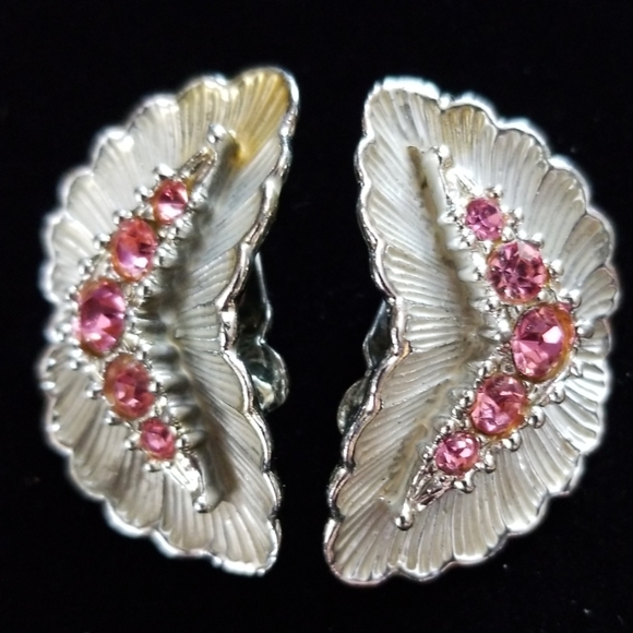 Vintage Mid Century 1950s Pink Rhinestone Silver Tone Clip Earrings - Picture 3 of 10